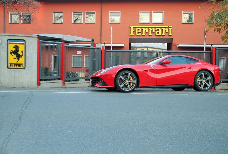 guida una ferrari a maranello