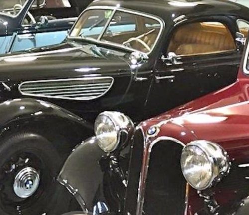 Коллекция старых автомобилей